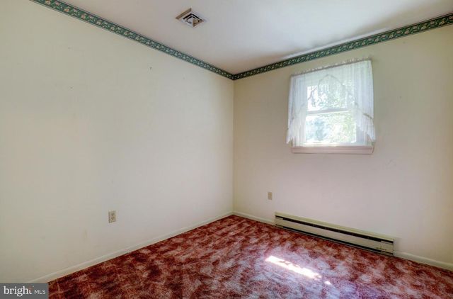 834 LAKEVIEW DR, Lancaster, PA 17601