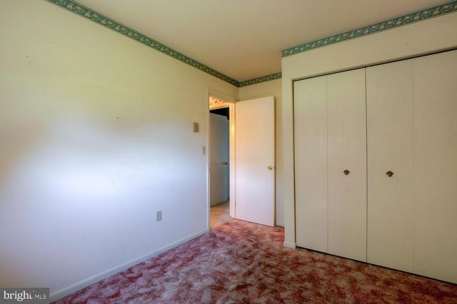 834 LAKEVIEW DR, Lancaster, PA 17601