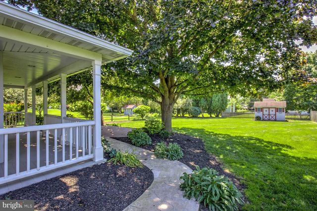 834 LAKEVIEW DR, Lancaster, PA 17601
