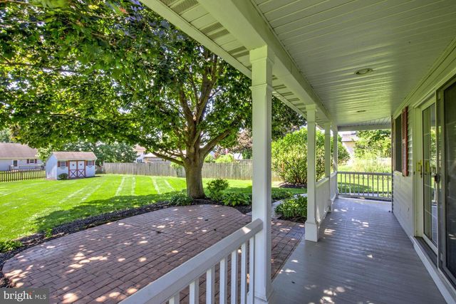 834 LAKEVIEW DR, Lancaster, PA 17601