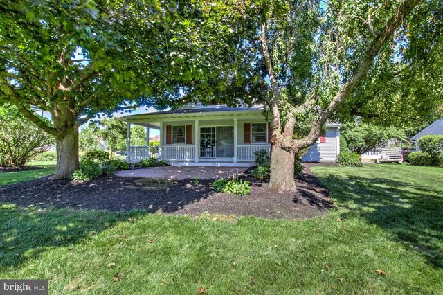 834 LAKEVIEW DR, Lancaster, PA 17601