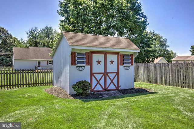 834 LAKEVIEW DR, Lancaster, PA 17601