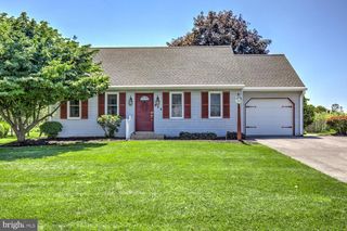 834 LAKEVIEW DR, Lancaster, PA 17601