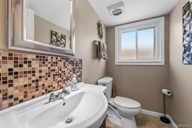 3822 Martin Road, Warren, MI 48092