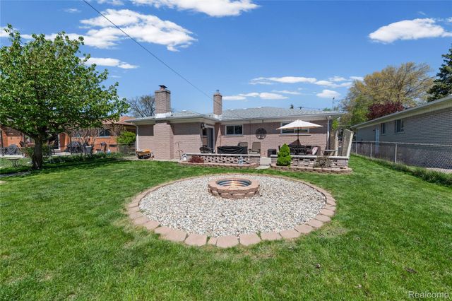 3822 Martin Road, Warren, MI 48092