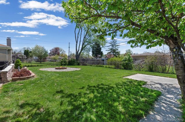 3822 Martin Road, Warren, MI 48092