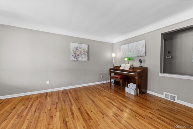 3822 Martin Road, Warren, MI 48092
