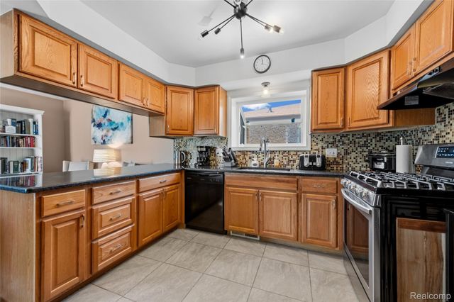 3822 Martin Road, Warren, MI 48092