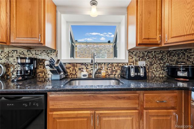 3822 Martin Road, Warren, MI 48092