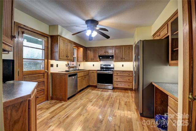 119 Pleasant Hill Circle, Waynesville, NC 28786