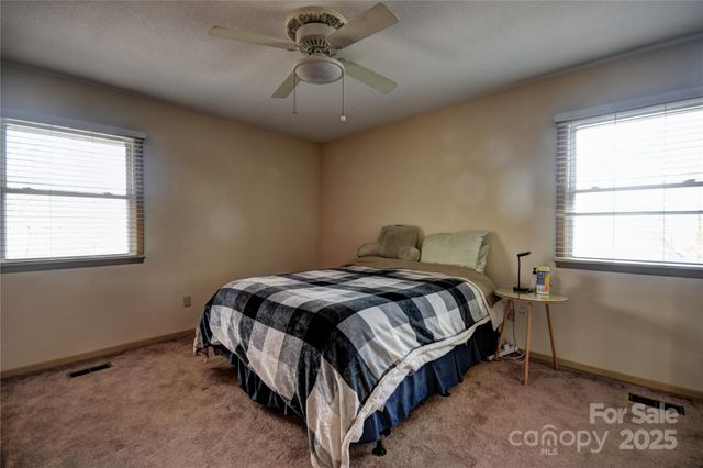 119 Pleasant Hill Circle, Waynesville, NC 28786