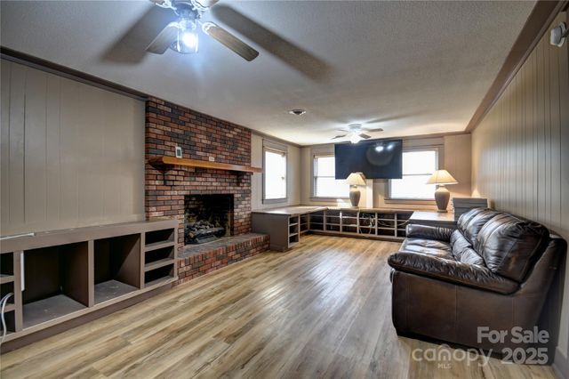 119 Pleasant Hill Circle, Waynesville, NC 28786