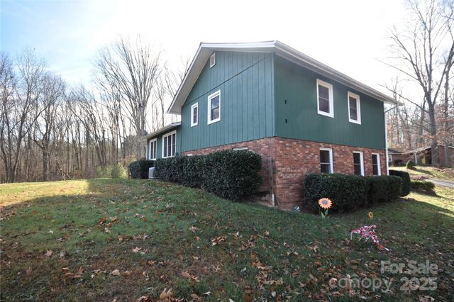 119 Pleasant Hill Circle, Waynesville, NC 28786