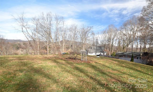 119 Pleasant Hill Circle, Waynesville, NC 28786