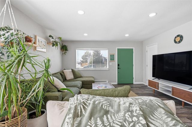 1090 S Newark Street, Aurora, CO 80012