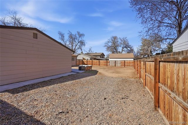 1090 S Newark Street, Aurora, CO 80012