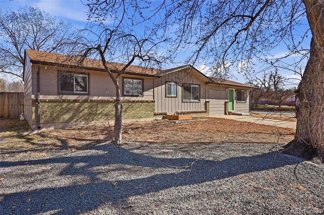 1090 S Newark Street, Aurora, CO 80012