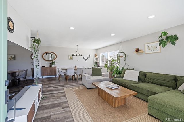 1090 S Newark Street, Aurora, CO 80012