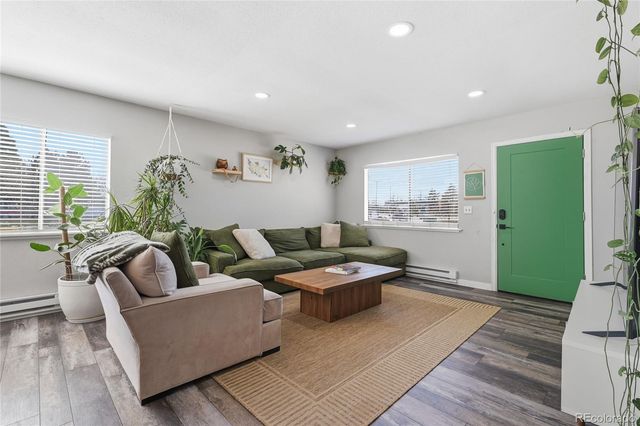 1090 S Newark Street, Aurora, CO 80012