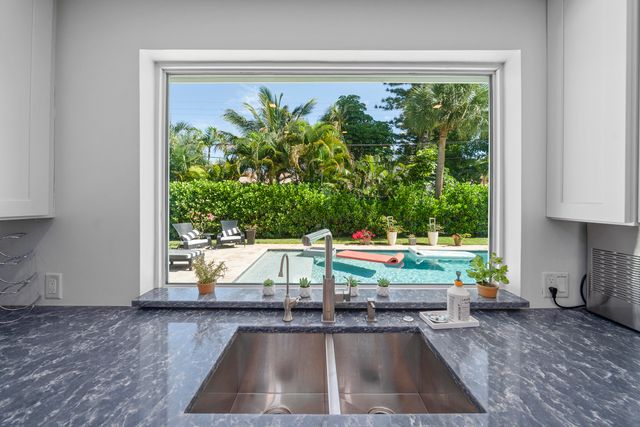 92 S 18th Ave Avenue S, Lake Worth Beach, FL 33460