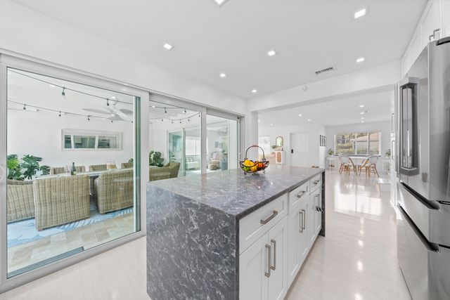 92 S 18th Ave Avenue S, Lake Worth Beach, FL 33460