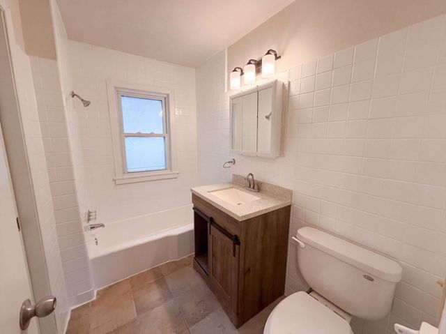 572 11th Avenue NW, New Brighton, MN 55112