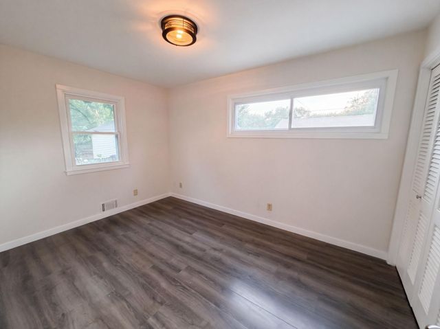 572 11th Avenue NW, New Brighton, MN 55112