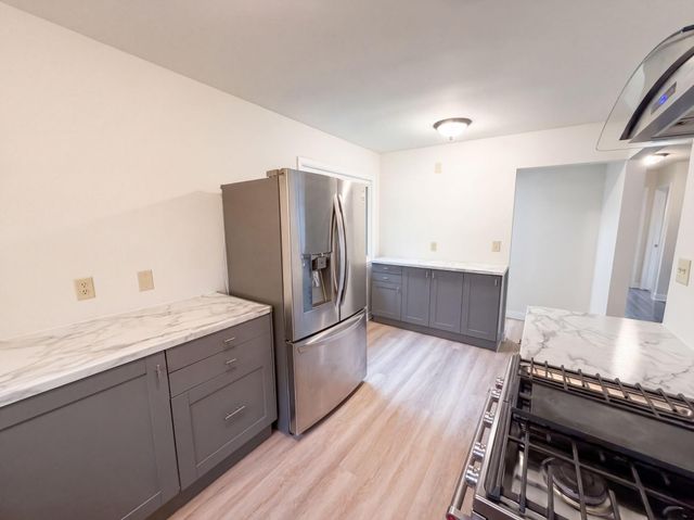 572 11th Avenue NW, New Brighton, MN 55112