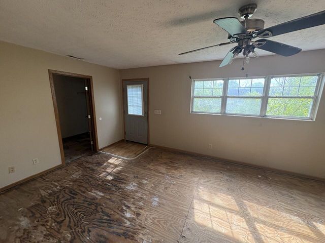 15 Short Race Street, Dry Ridge, KY 41035