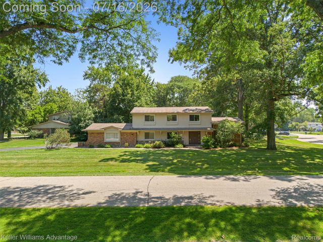 6711 Woodside Trail, West Bloomfield Charter Township, MI 48322
