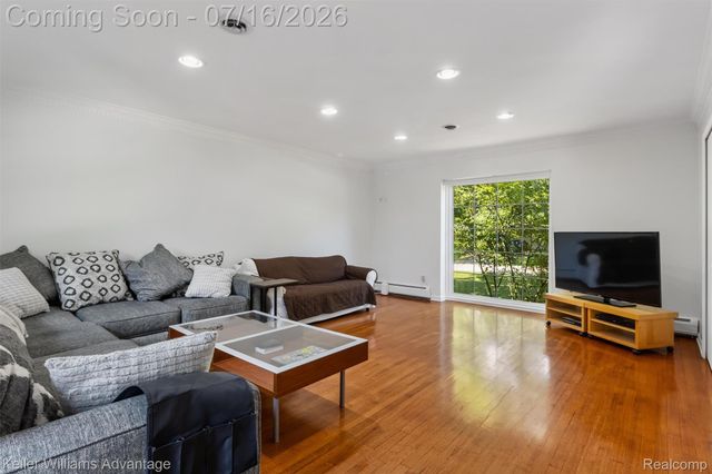 6711 Woodside Trail, West Bloomfield Charter Township, MI 48322