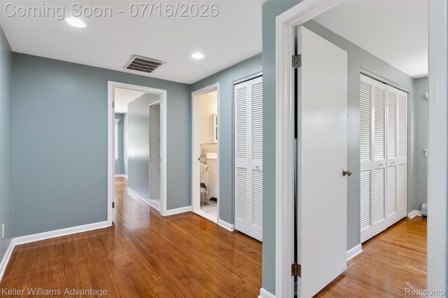 6711 Woodside Trail, West Bloomfield Charter Township, MI 48322