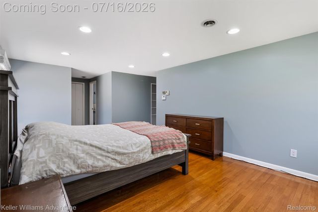 6711 Woodside Trail, West Bloomfield Charter Township, MI 48322