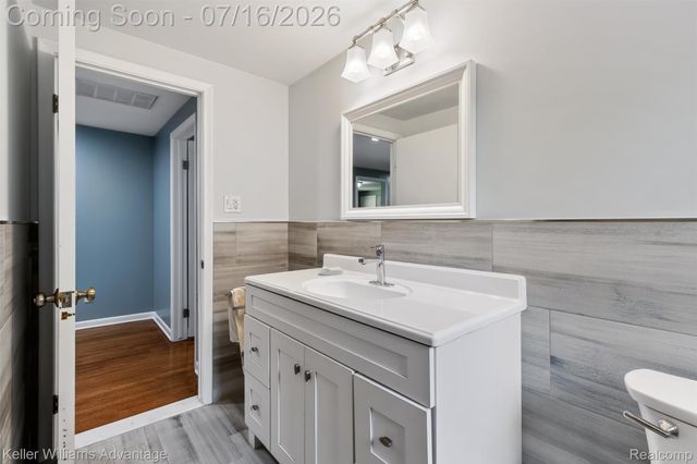 6711 Woodside Trail, West Bloomfield Charter Township, MI 48322