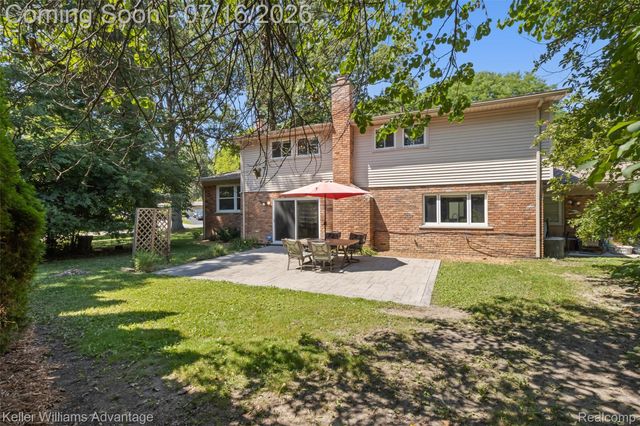 6711 Woodside Trail, West Bloomfield Charter Township, MI 48322
