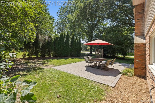 6711 Woodside Trail, West Bloomfield Charter Township, MI 48322