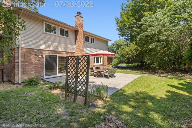 6711 Woodside Trail, West Bloomfield Charter Township, MI 48322