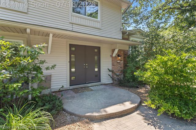 6711 Woodside Trail, West Bloomfield Charter Township, MI 48322