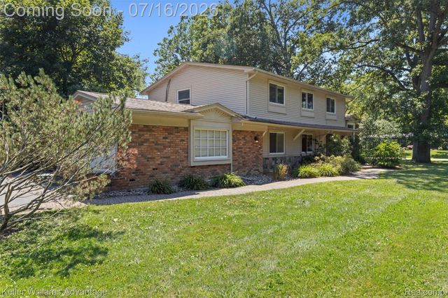 6711 Woodside Trail, West Bloomfield Charter Township, MI 48322