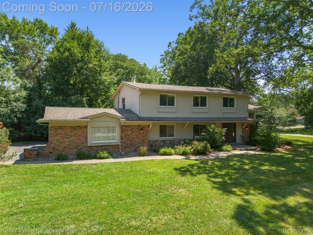 6711 Woodside Trail, West Bloomfield Charter Township, MI 48322