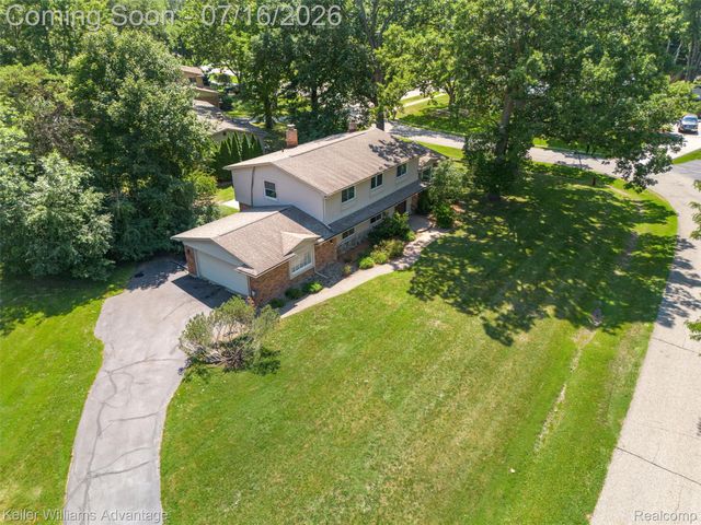 6711 Woodside Trail, West Bloomfield Charter Township, MI 48322