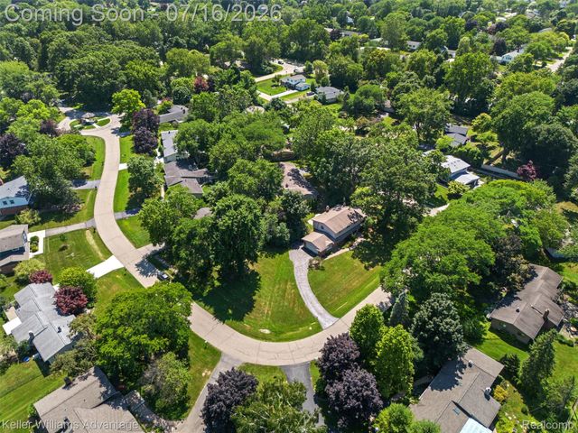 6711 Woodside Trail, West Bloomfield Charter Township, MI 48322