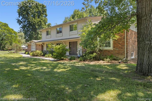 6711 Woodside Trail, West Bloomfield Charter Township, MI 48322