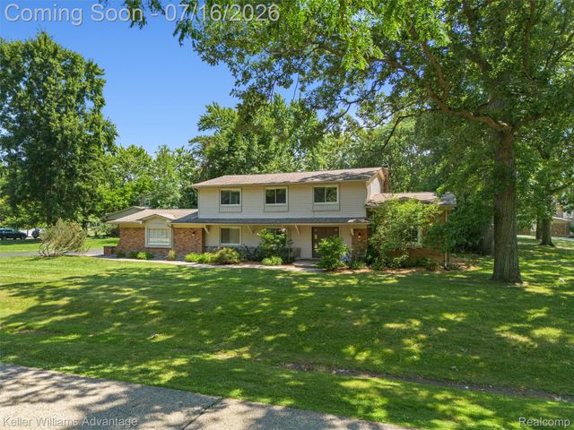 6711 Woodside Trail, West Bloomfield Charter Township, MI 48322