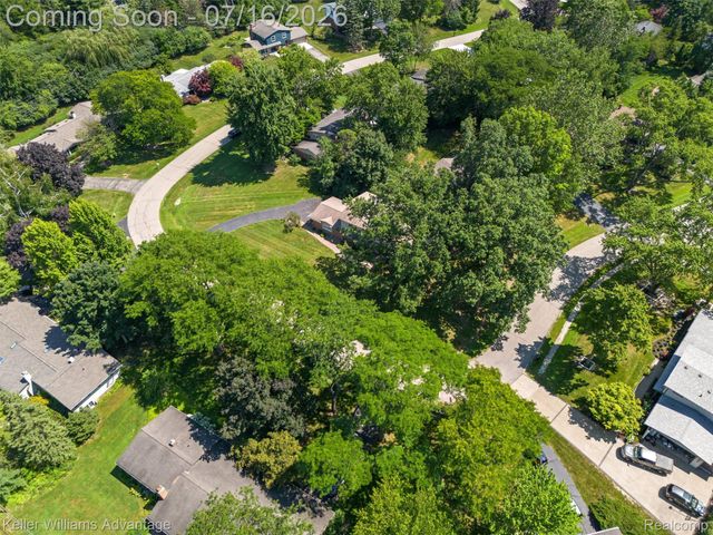 6711 Woodside Trail, West Bloomfield Charter Township, MI 48322
