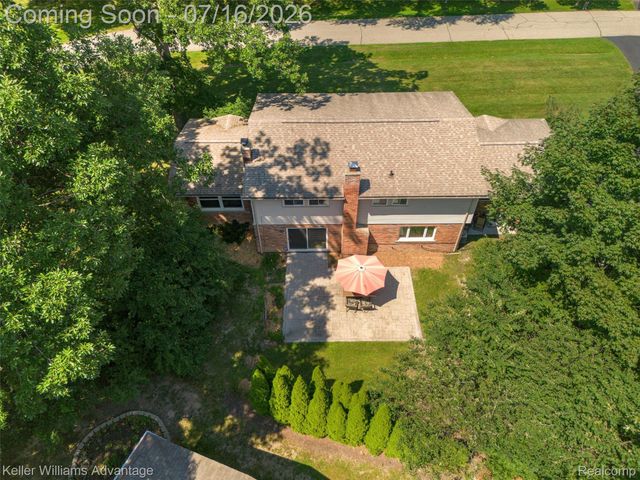 6711 Woodside Trail, West Bloomfield Charter Township, MI 48322