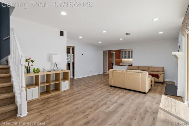 6711 Woodside Trail, West Bloomfield Charter Township, MI 48322