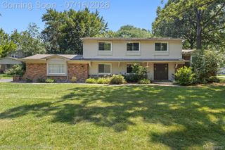 6711 Woodside Trail, West Bloomfield Charter Township, MI 48322