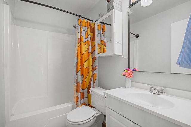 218 Harpers Mill Ct, Hermitage, TN 37076