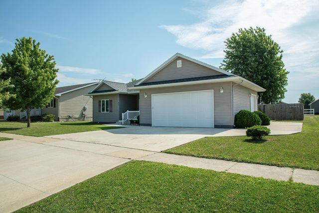 812 4th Street, Parkersburg, IA 50665
